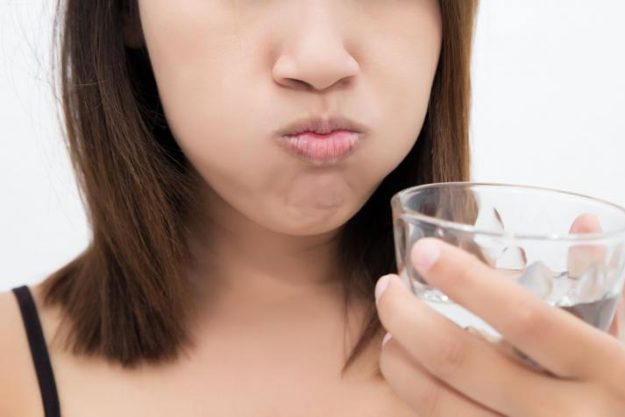 Dental-hygienist-oil-pulling